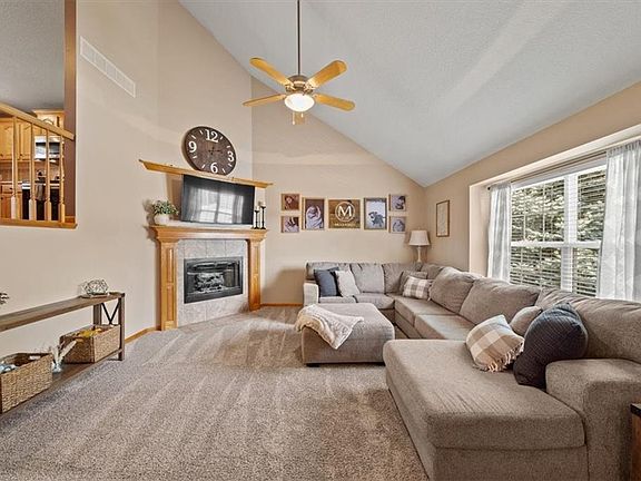 3rd image of 1548 S 105th Ct