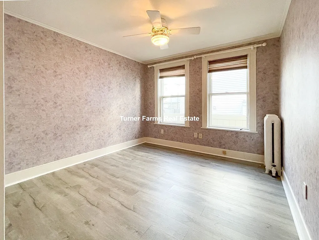 4 bed, 9999 sqft, $4,800 — Photo 4