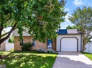 25 Avignon Dr, Newark, DE 19702