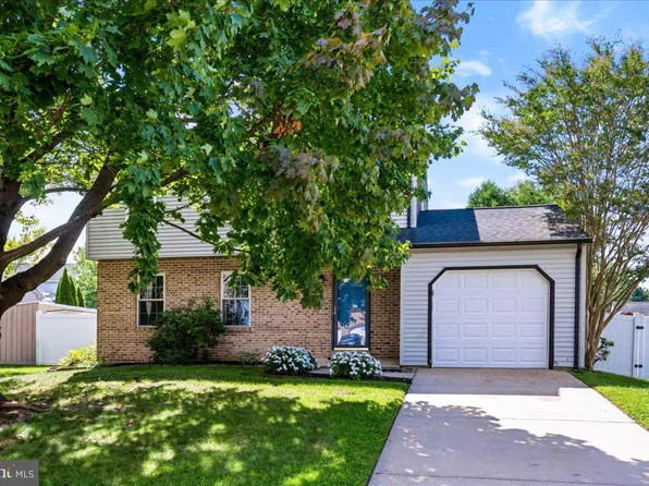 25 Avignon Dr, Newark, DE 19702