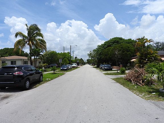 4th image of 521 NE 174th St