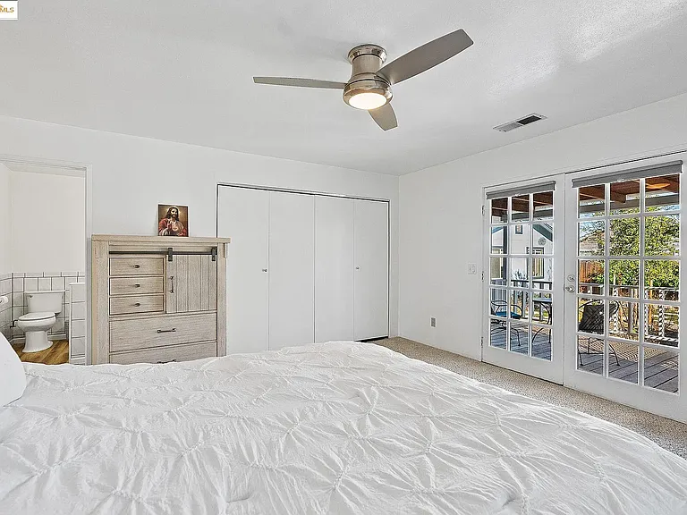 718 Sarah St — Photo 13