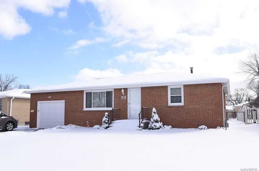 1st image of 225 Woodcrest Dr
