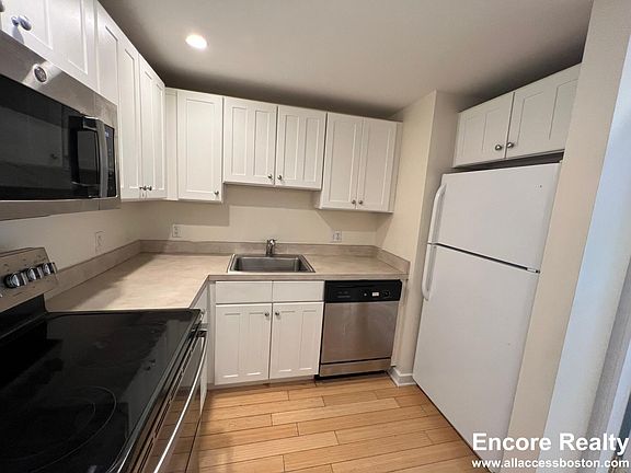 5th image of 40 Boylston St #701D
