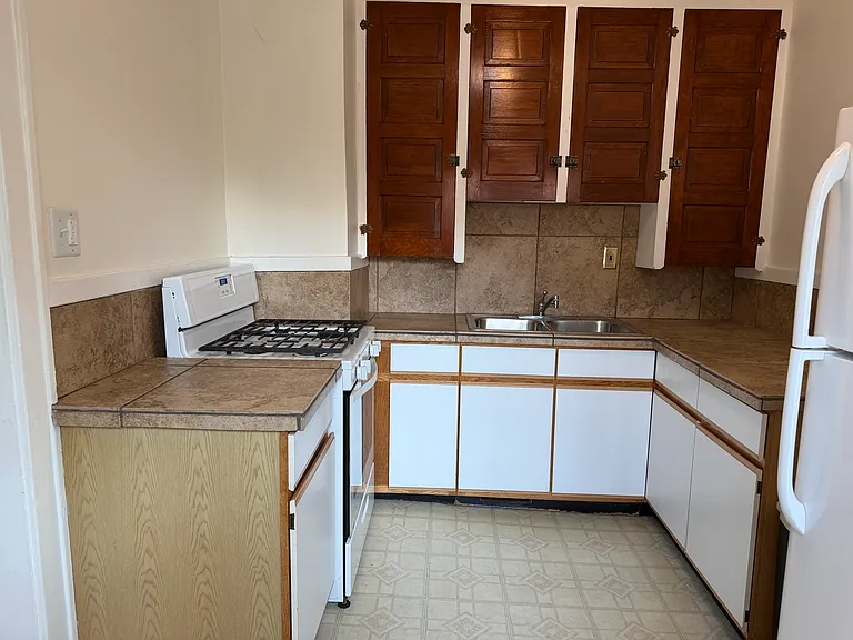 1052 Beaconsfield Ave — Photo 19