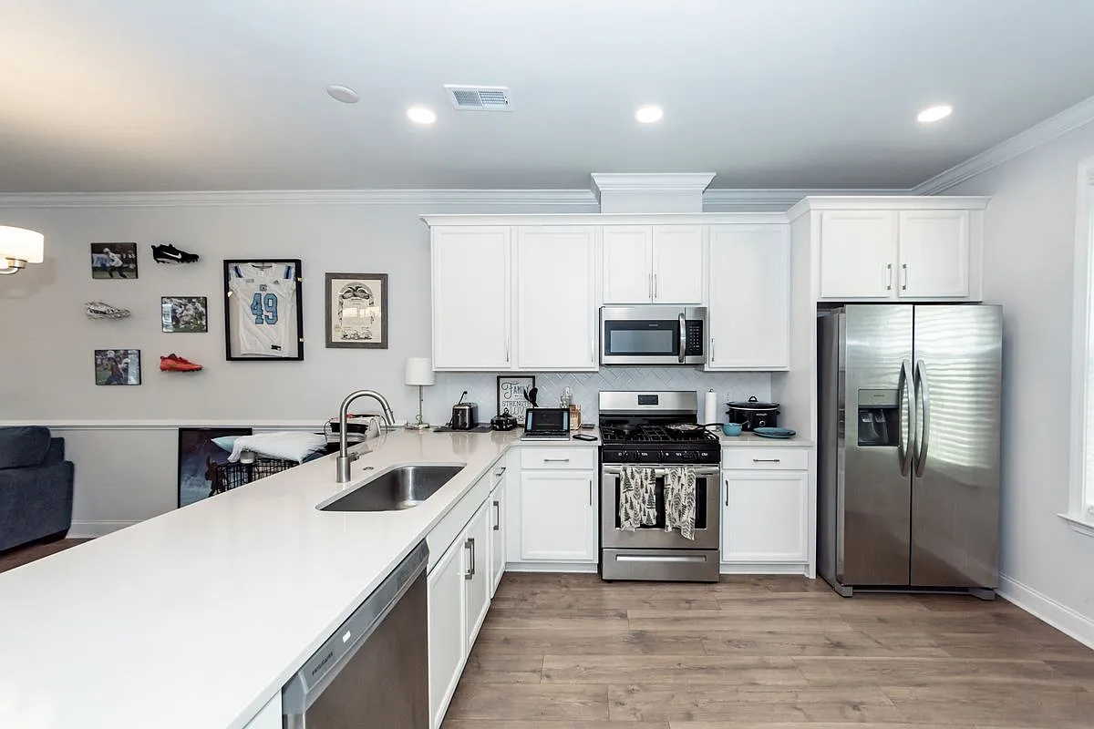 2 bed, 2.5 bath, 1304 sqft, $2,185 — Photo 3