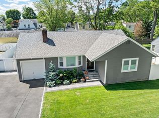 16 Chichester Rd, Huntington Station, NY 11746