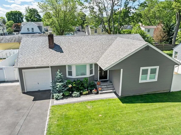 16 Chichester Road, South Huntington, NY 11746