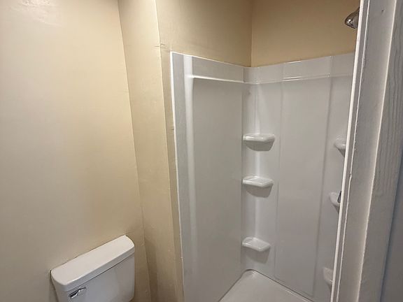 4th image of 401 Oak St