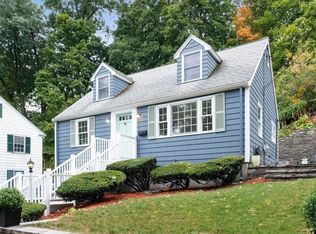 21 Oakwood Rd, Newton, MA 02466