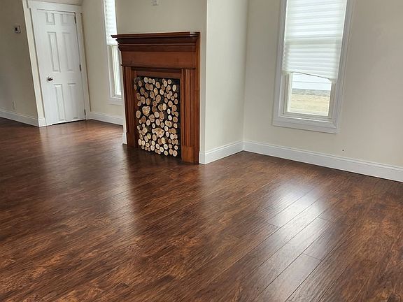 4th image of 210 Uhler Ave