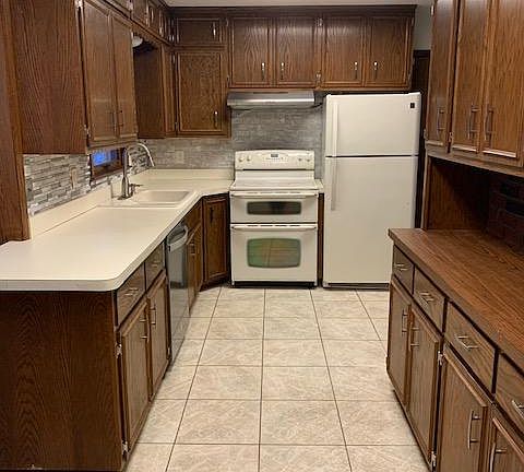 5th image of 3921 Van Dyke St