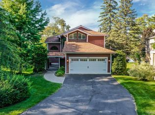 3880 Covert Rd, Waterford, MI 48328