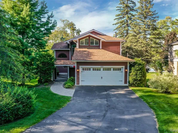 3880 Covert Rd, Waterford, MI 48328