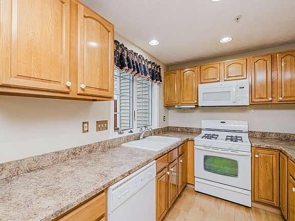 3rd image of 16 Clifton St APT F