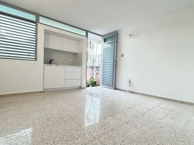 Urb Santa Paula Calle Juan Ramos V-5 — Photo 2