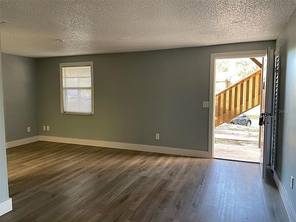 2nd image of 4913 Silver Oaks Vlg