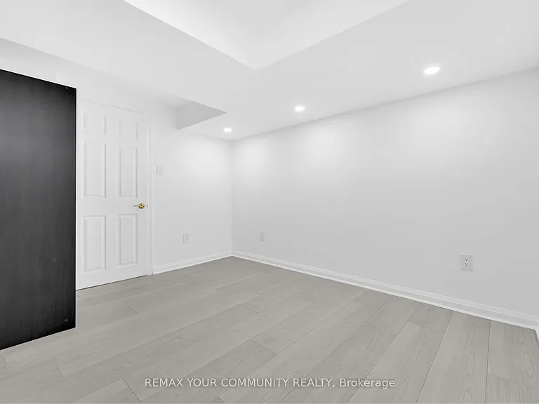 39 Veerland Dr #BASEMENT — Photo 18