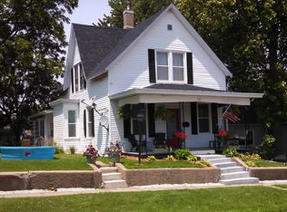 807 N 10th St, Burlington, IA 52601