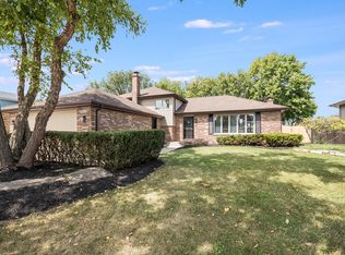 8828 Danbury Ln, Orland Park, IL 60462