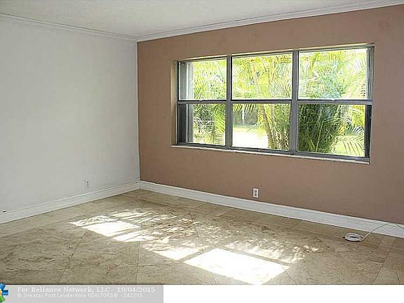 2nd image of 560 SE 2nd Ave APT H3
