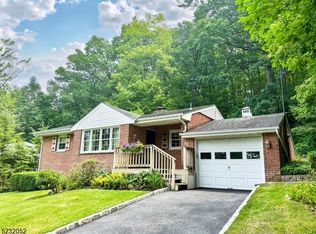 32 Greenhill Rd, Hamburg, NJ 07419