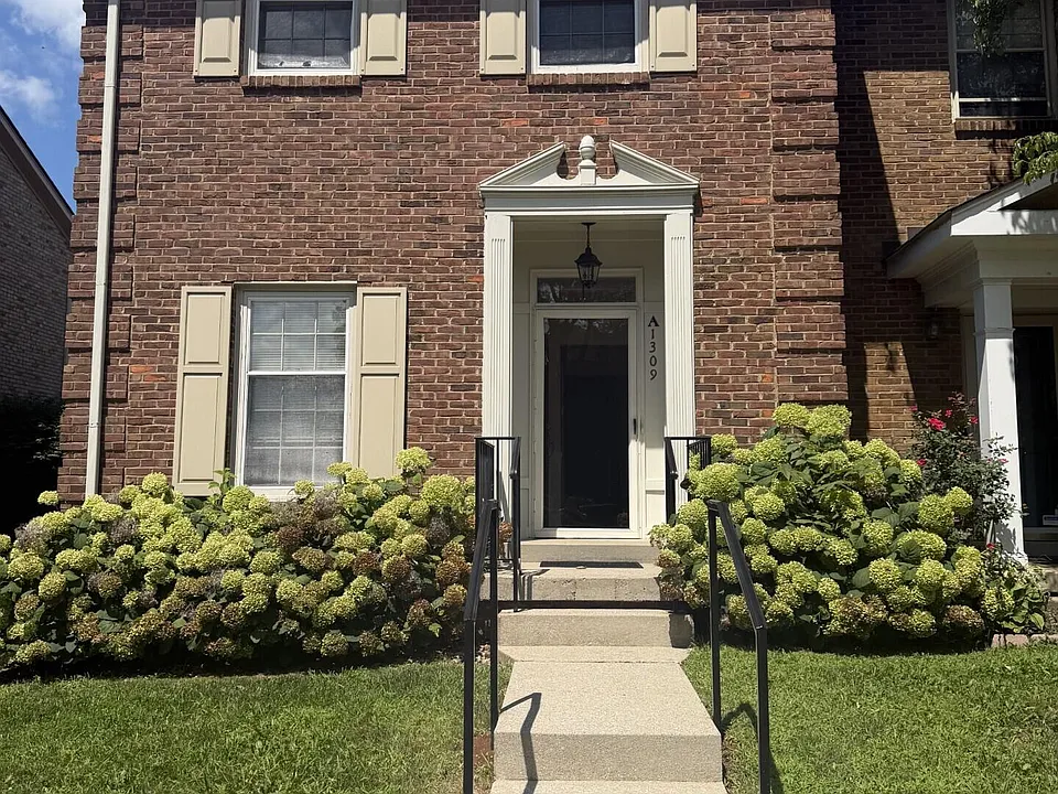1309 Gray Hawk Rd #A
