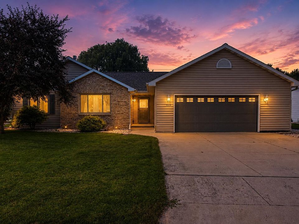 1st image of 1203 Montclaire Ct