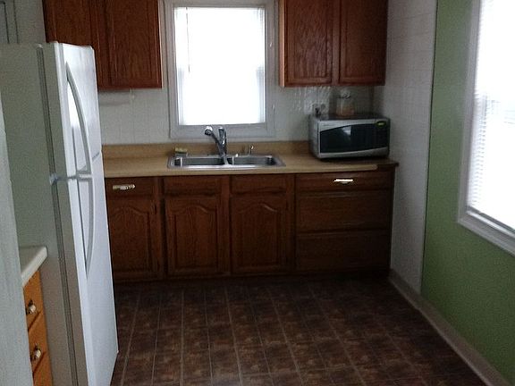 5th image of 238 Hayes Ave