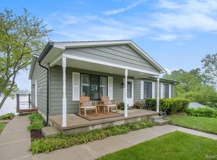 4521 Harp Dr, Linden, MI 48451