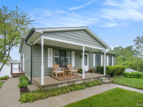 4521 Harp Dr, Linden, MI 48451