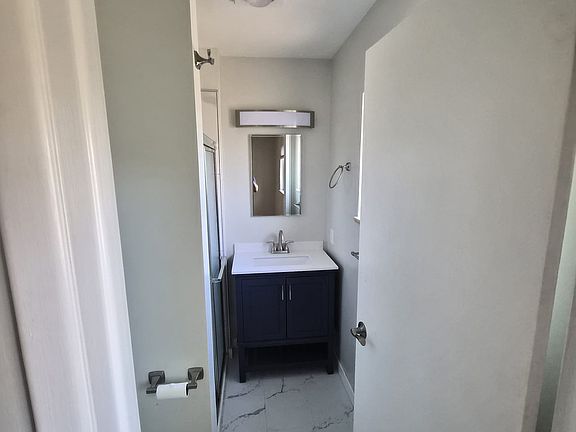 5th image of 1155 S Vancouver Way