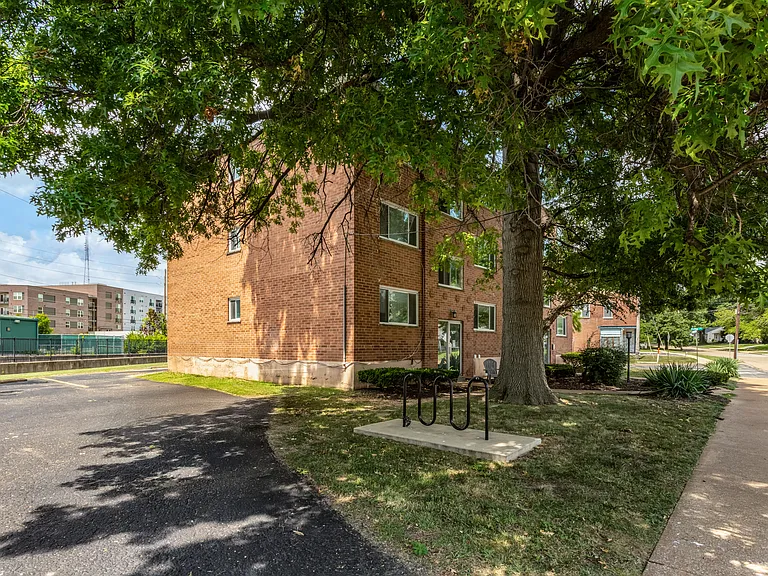 3003 Laclede Station Rd #A — Photo 18