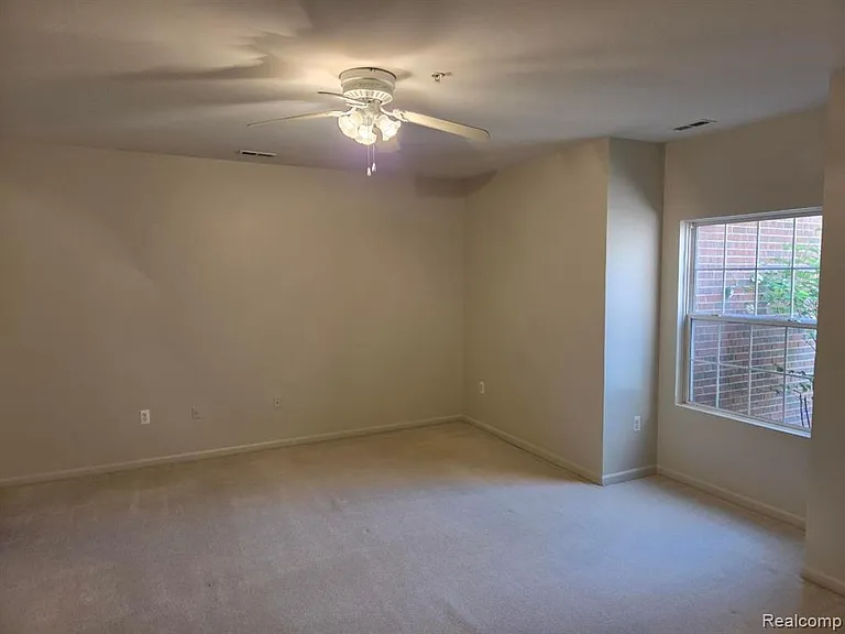 7683 Ambassador Dr — Photo 10