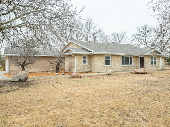 4070 Alices Rd, Clive, IA 50325