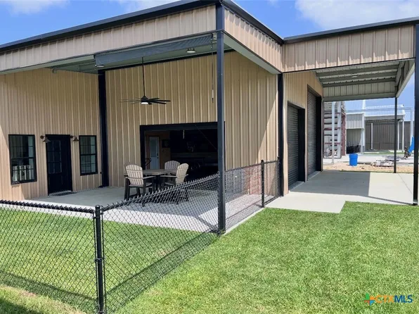 56 W Bank Ct, Port O Connor, TX 77982