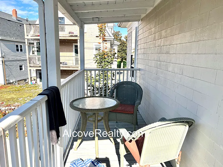 Leonard St — Photo 10