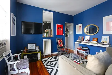 19 Christopher Street, #20