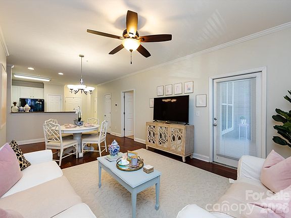 4th image of 1000 E Woodlawn Rd APT 113