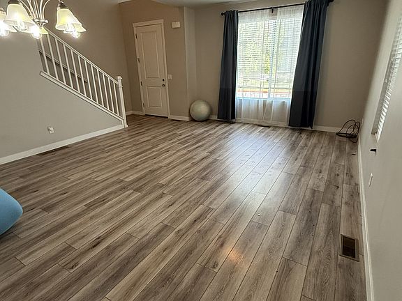 4th image of 1044 W Narrows Ln