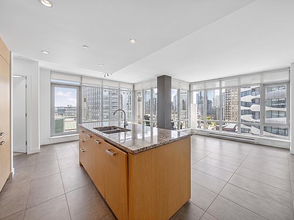 4th image of 1028 Barclay St #1902