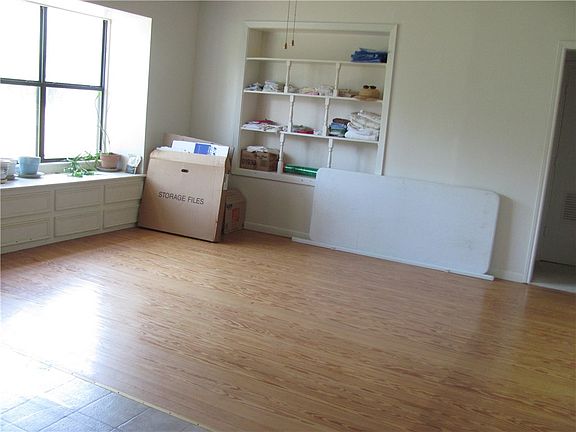 5th image of 906 N Horton St