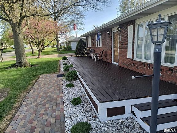 4th image of 72 Michele Dr