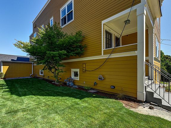 4th image of 2708 E Pike St #2708