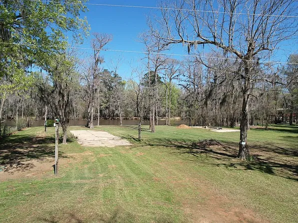 4593 Cypress Village Rd, Karnack, TX 75661