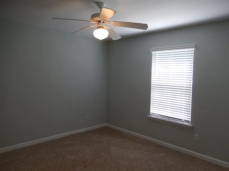 1858 Vineland Ln — Photo 28