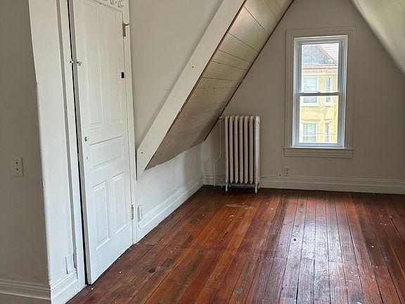 2nd image of 442 Lincoln St #2
