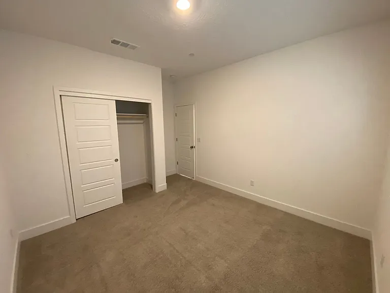 113 E Tyler Ave — Photo 23