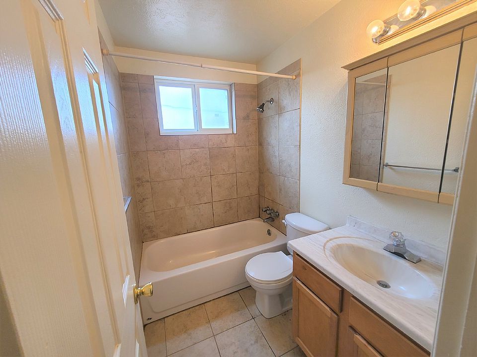 2nd image of 4677 Hoyt St