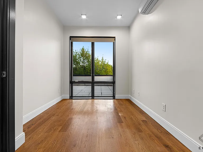 691 Chauncey St #4E — Photo 16